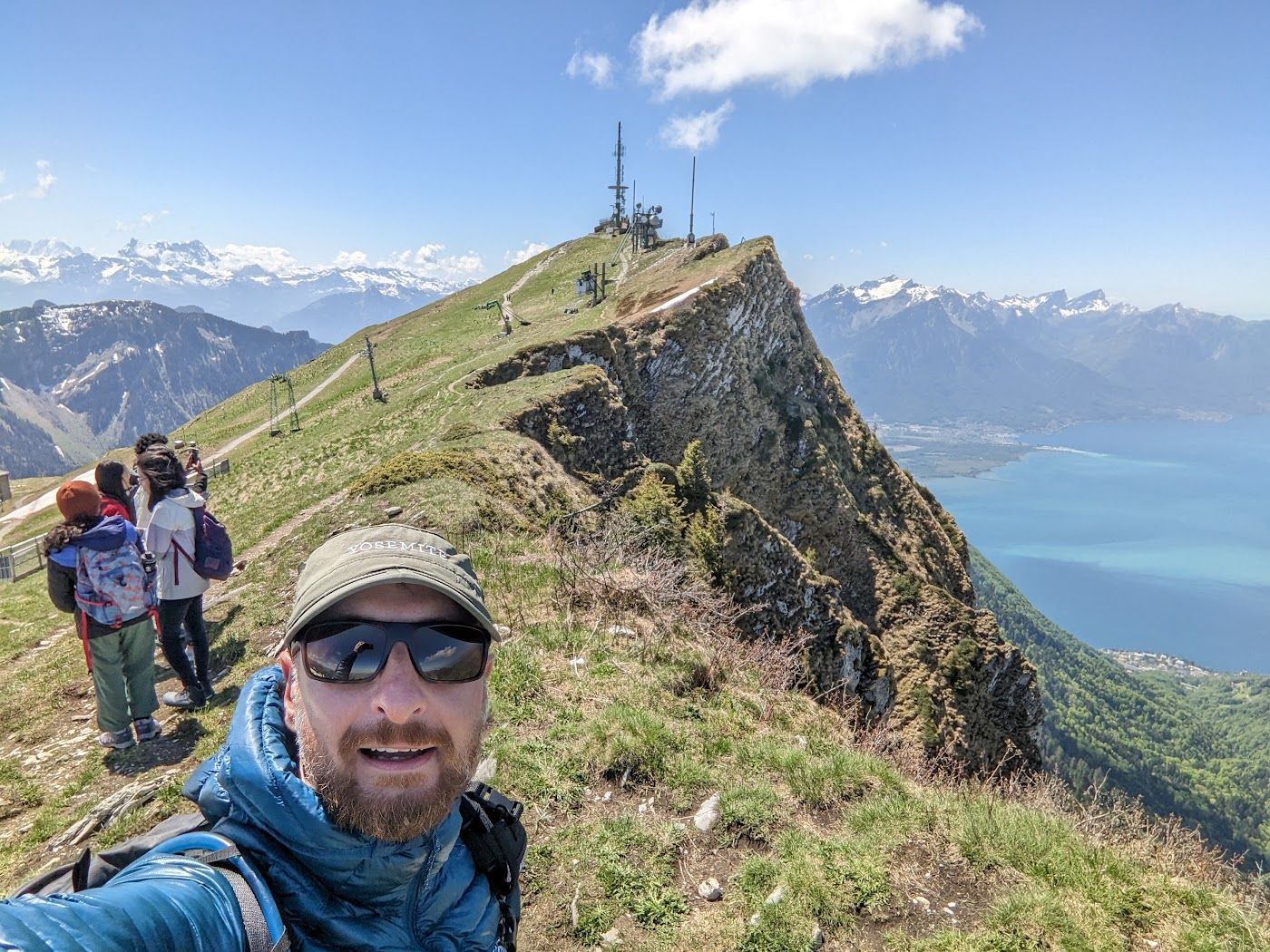 A hike above the lake